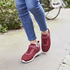 Sneakers & baskets Femme Valia Bordeaux vue portee